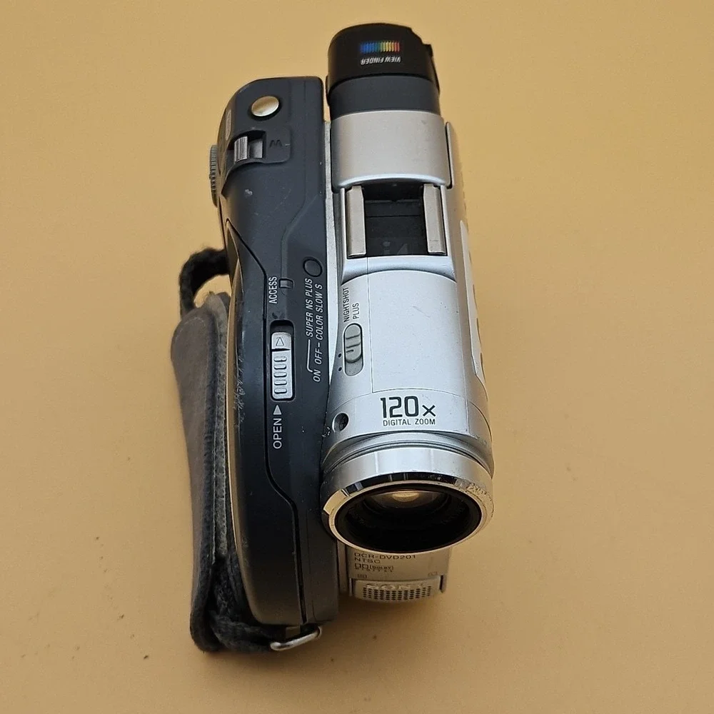 Sony‎ Handycam Digital Video Camera Recorder DCR-DVD201 UNTESTED AS IS FOR PARTS